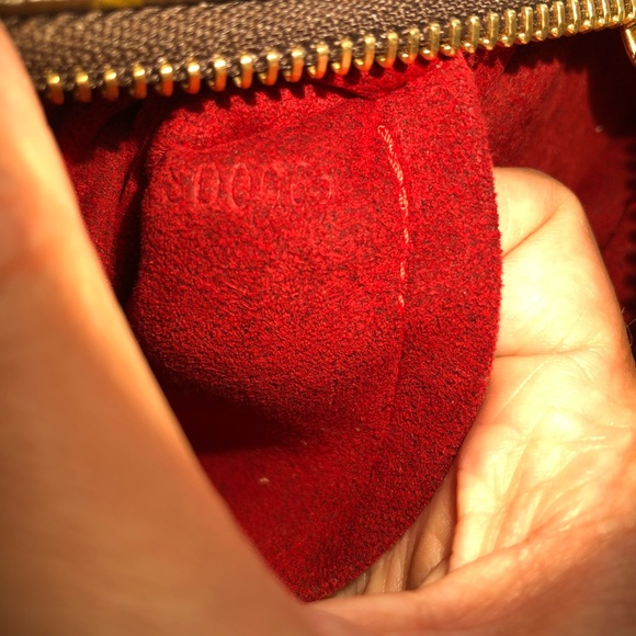 Louis Vuitton Viva Cite mm leather shoulder bag - Picture 9 of 9